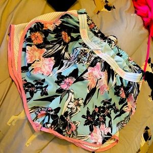 Nike women’s tempo dri fit shorts large